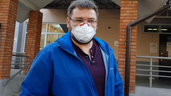 Александр Кияшко раздал 100 респираторов FFP-3 медицинским работникам
