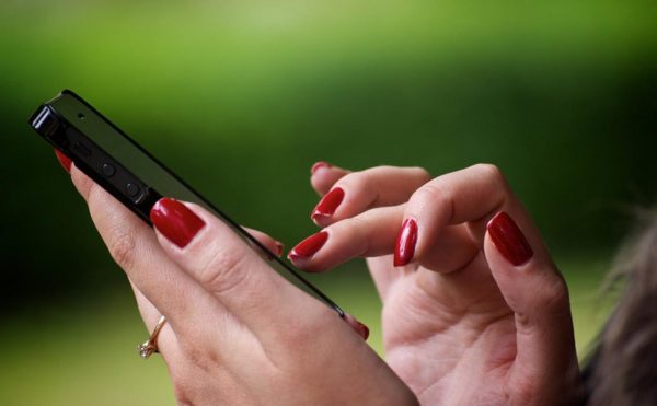 21-летнюю александрийку подозревают в серии краж мобильных телефонов