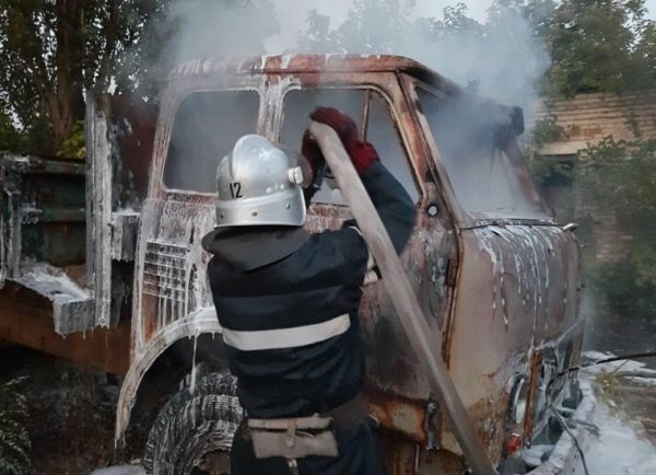 В Александрии горела машина (ФОТО)