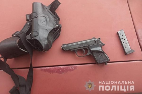 В Александрии мужчина угрожала женщине пистолетом (ФОТО)