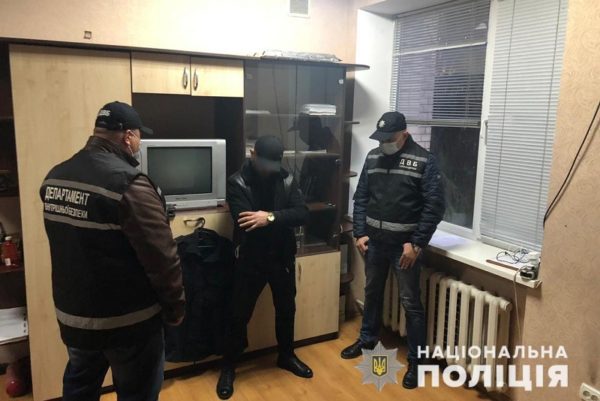 Мужчина пытался подкупить заместителя начальника полиции Кропивницкого за 2 тыс. долл.