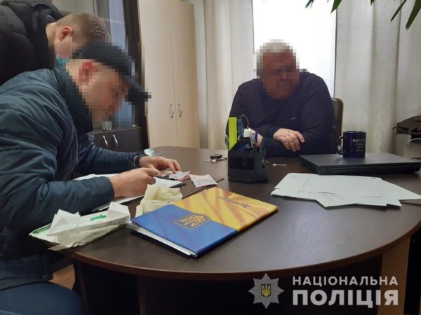 На получении взятки задержали работника государственного агентства рыбного хозяйства в Кировоградской области (ФОТО)