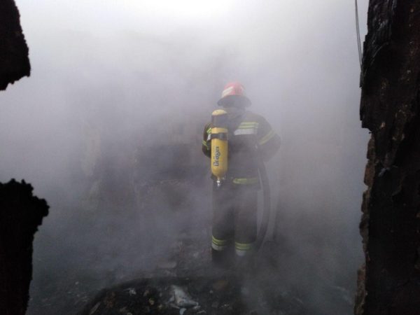 В Александрии во время тушения пожара спасатели обнаружили тело хозяина дома (ФОТО)