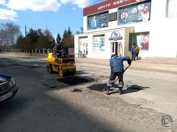 В Александрии на улице Гагарина ремонтируют дорогу