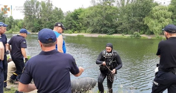 В Кировоградской области спасатели достали из реки тело 39-летнего мужчины