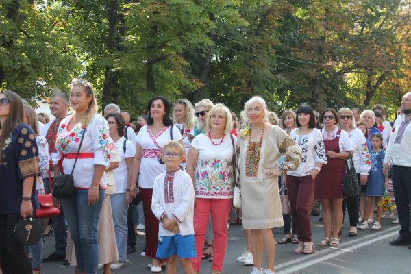 В Александрии состоялся парад вышиванок и церемония поднятия Государственного Флага Украины
